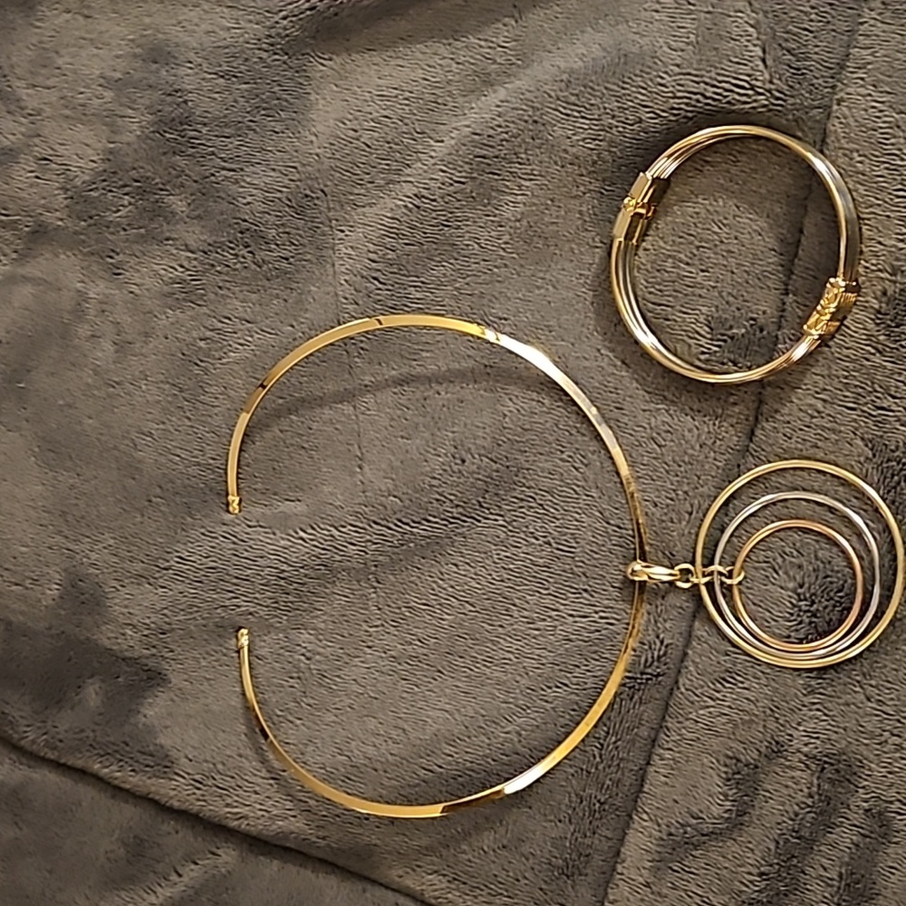 Bracelet and necklace set